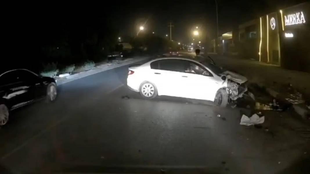 Adana’da Otomobili Sıkıştıran Araç Feci Kazaya Neden Oldu! 1